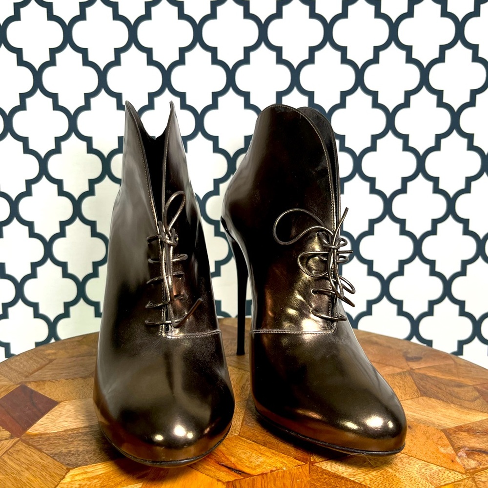Gucci booties two tone., it is all about the shoes